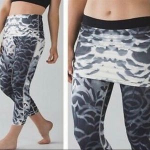 ~SALE~Lululemon Wunder Under pant SE Dance in Pretty
Plume Angel Wing Sz. 8
